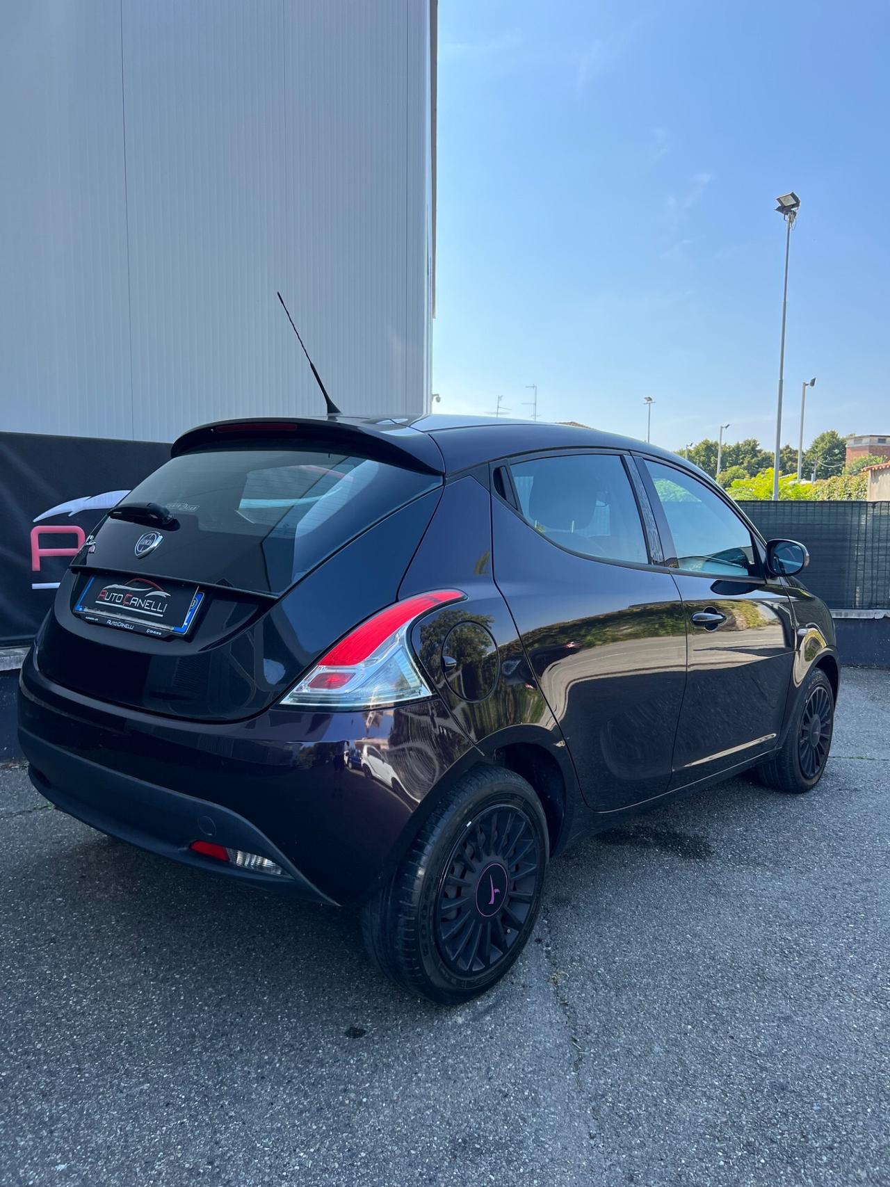 Lancia Ypsilon 1.2 69 CV 5 porte S&S Elefantino rosa