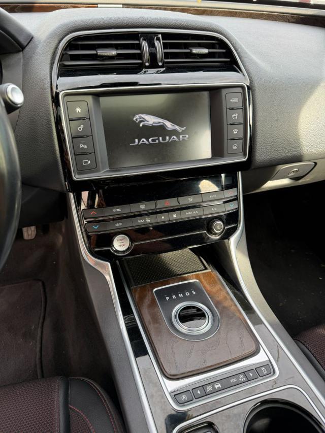 JAGUAR XE 2.0 D Turbo 180CV aut. R-Sport *Tetto panoramico*