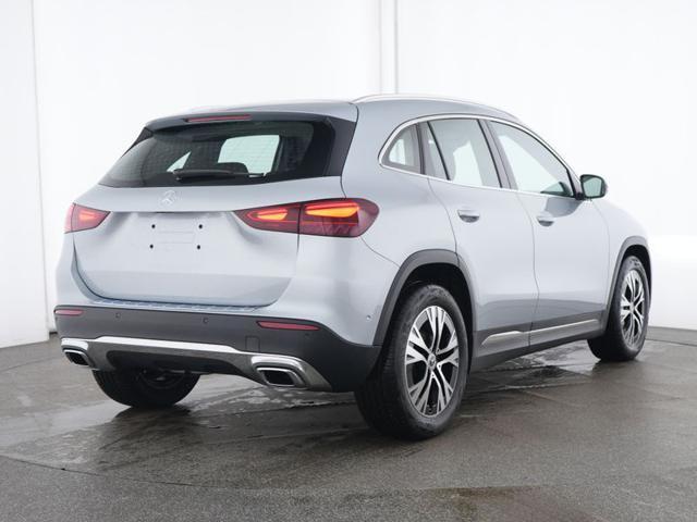 MERCEDES-BENZ GLA 180 Automatic Progressive Advanced