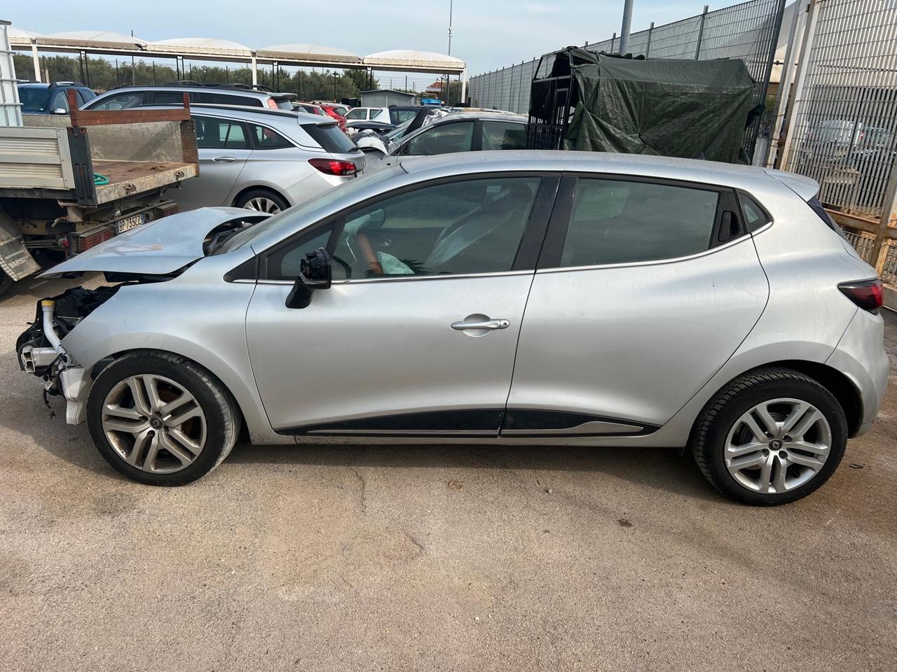 Renault Clio TCe 12V 90 CV 5 porte Moschino Life