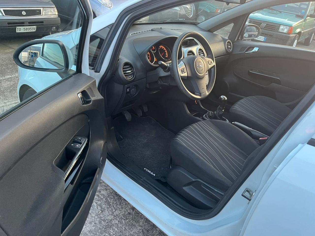 Opel Corsa D 1.2 80cv Enjoy Benzina e GPL Fabbrica