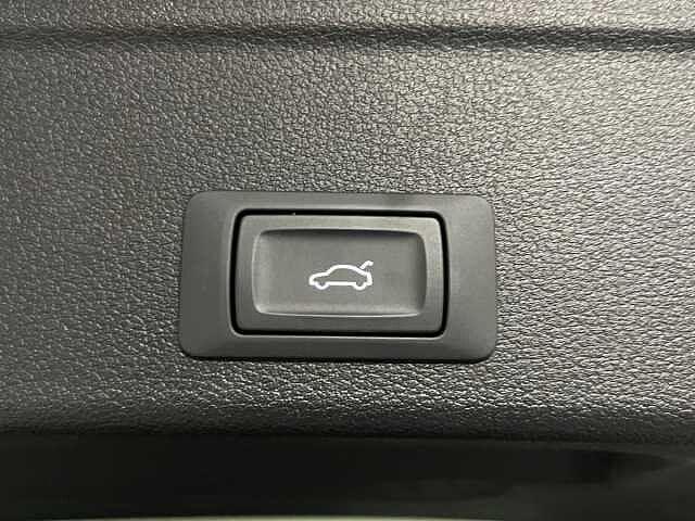 Audi A4 Avant 40 TDI quattro S tronic S line edition