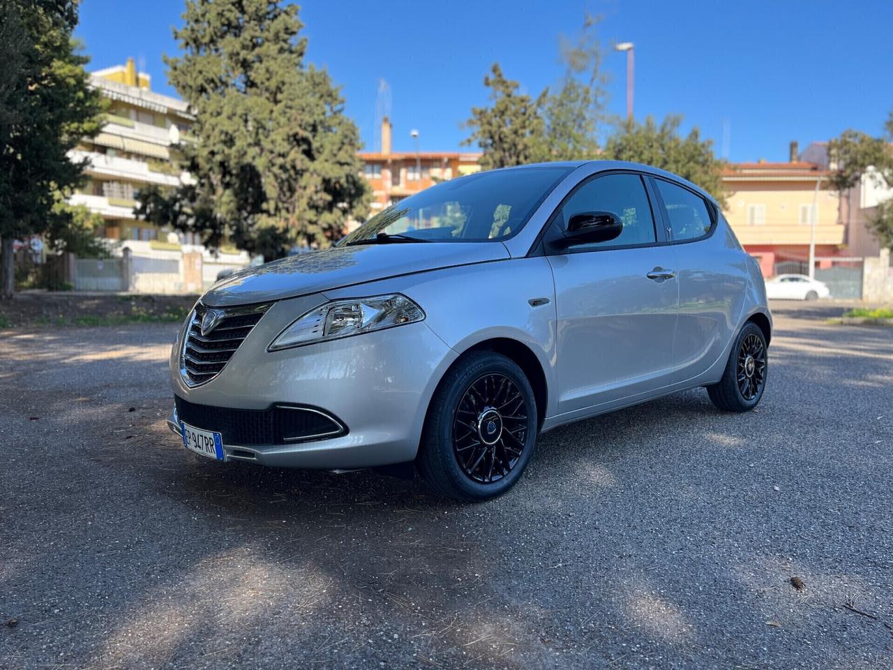 Lancia Ypsilon 1.2 69 CV 5 porte S&S Silver