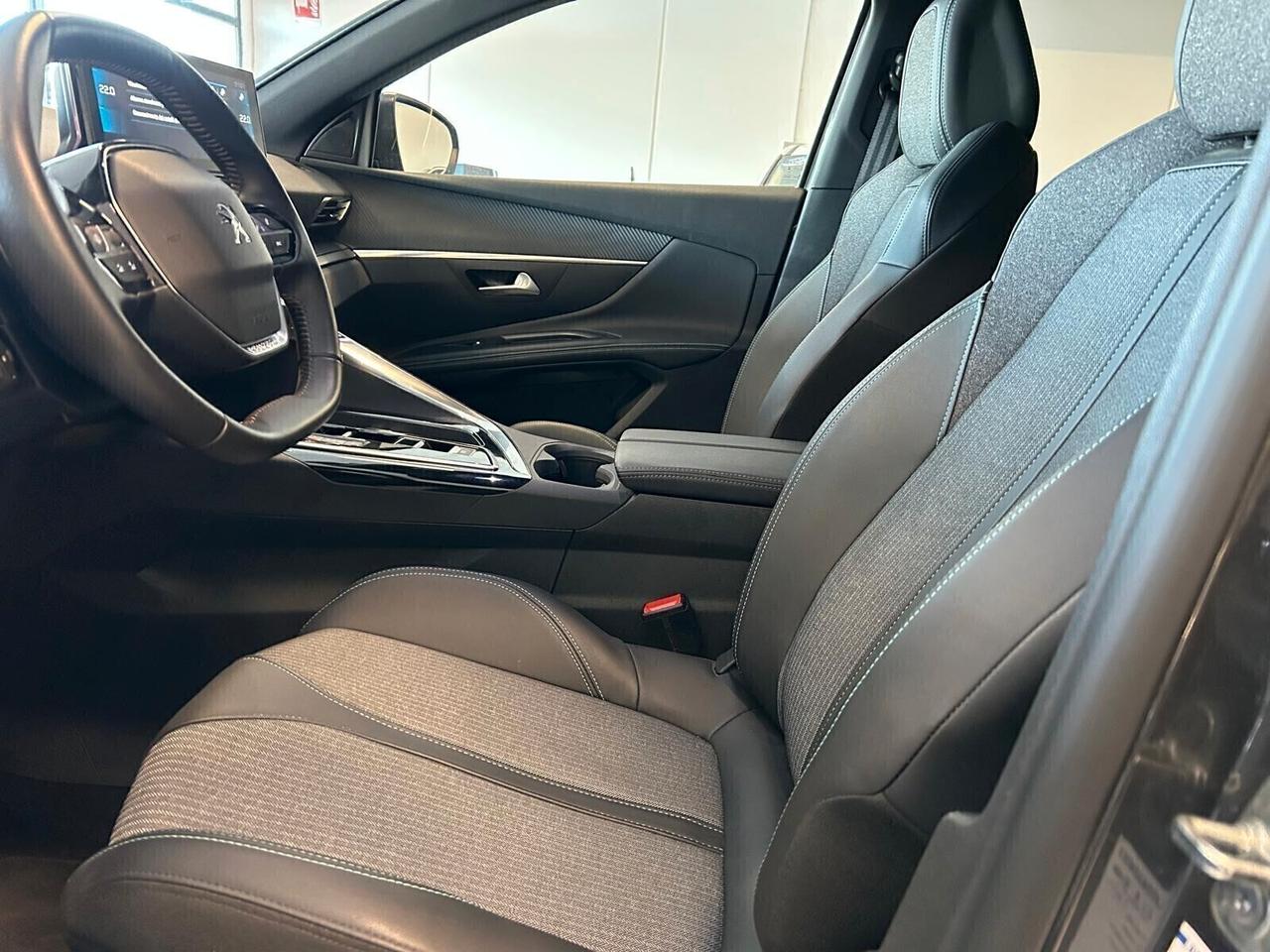 Peugeot 5008 ALLURE PACK Hybrid 136 e-DCS 7p. SPOTICAR