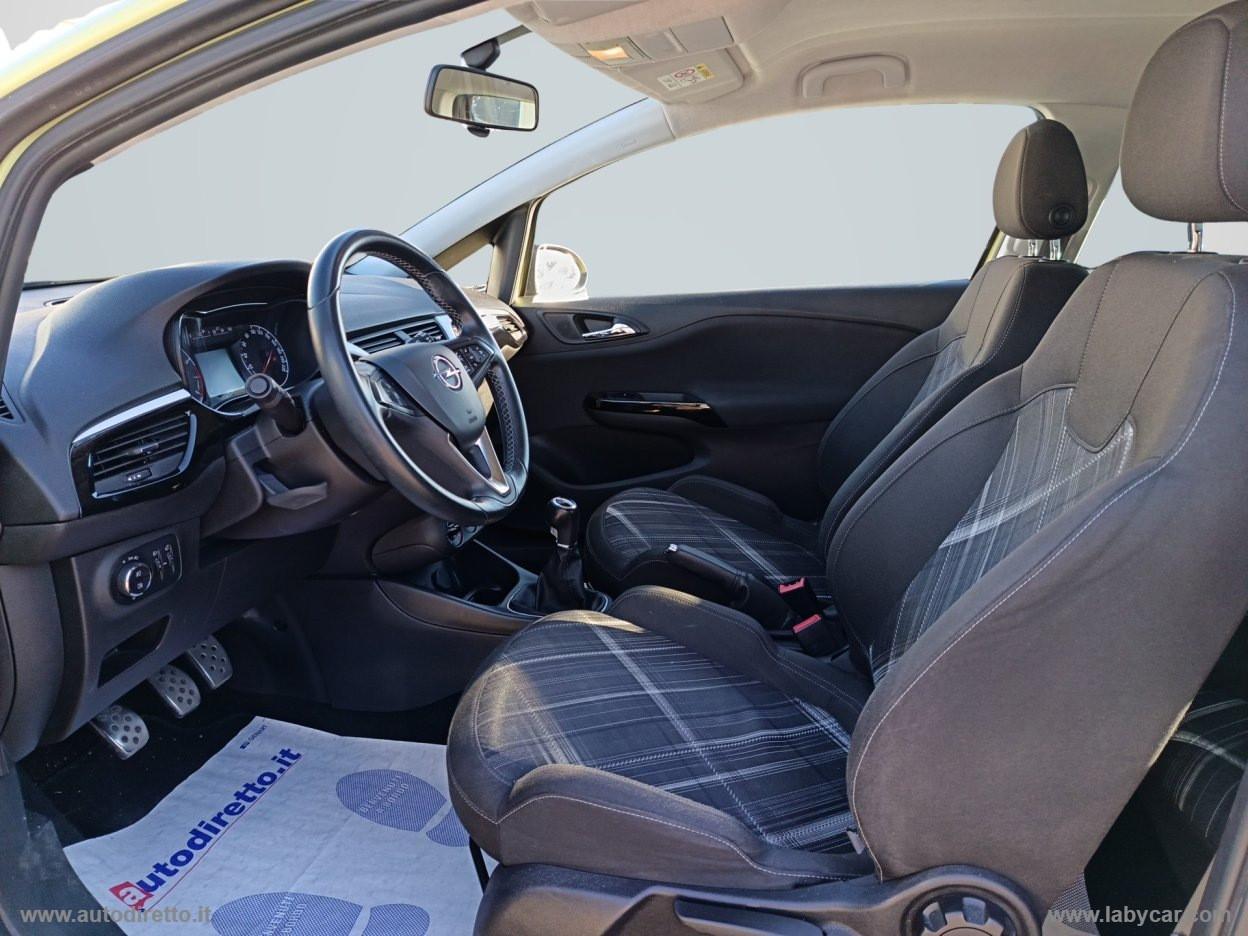 OPEL Corsa 1.2 Coupé b-Color