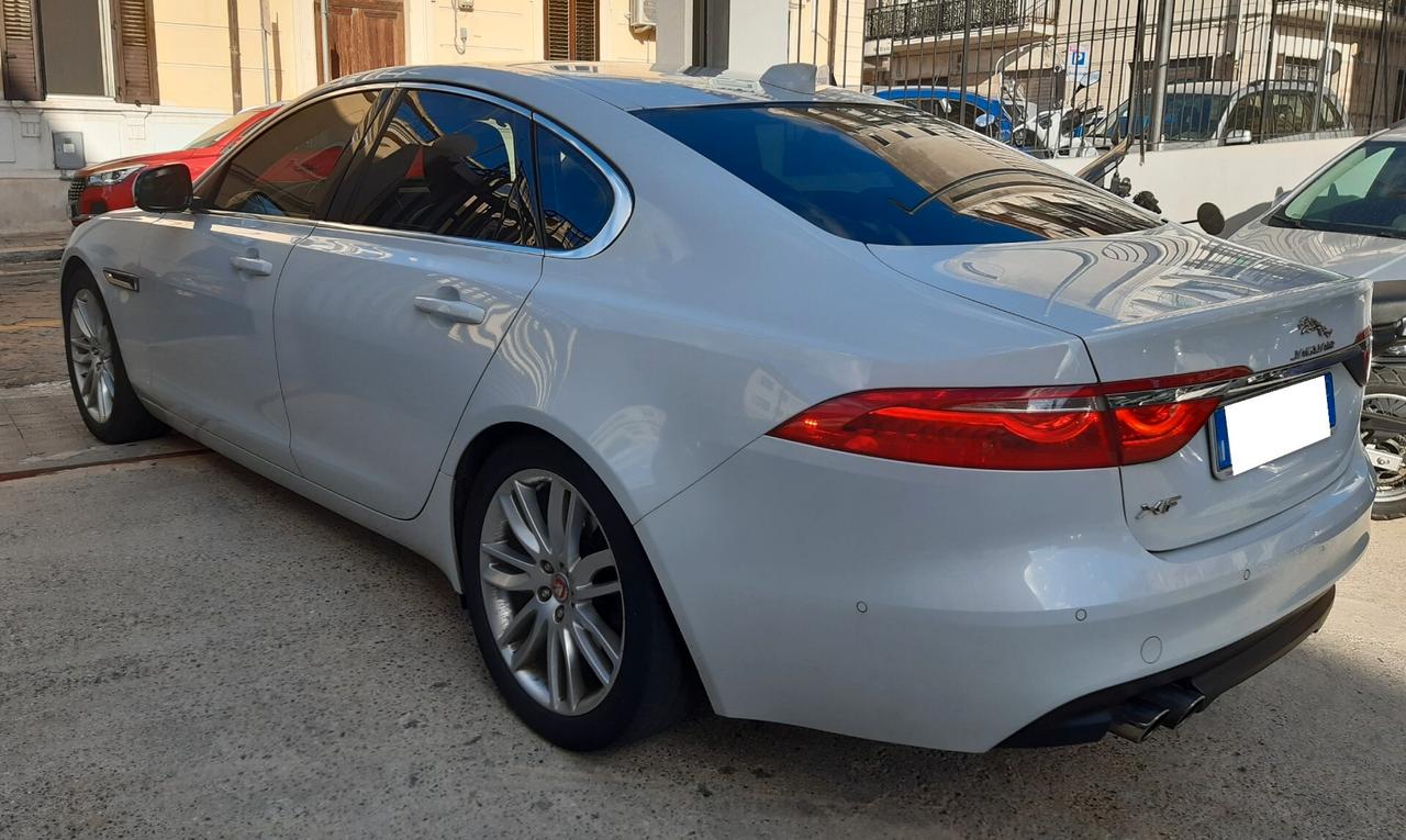 Jaguar XF 2.0 D 180 CV aut. Prestige Business