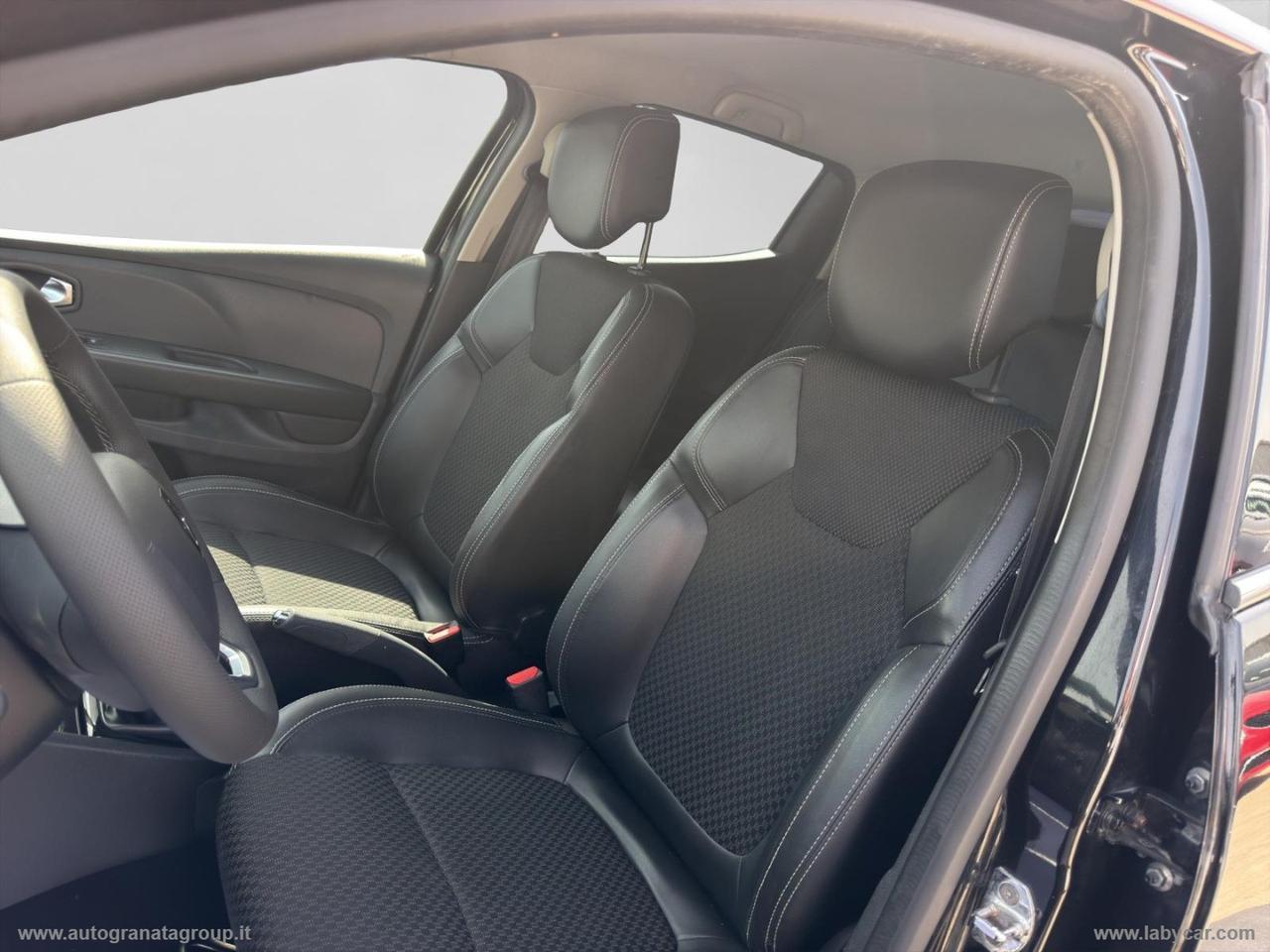 RENAULT Clio TCe 12V 90CV 5p. Moschino Intens RS LINE!