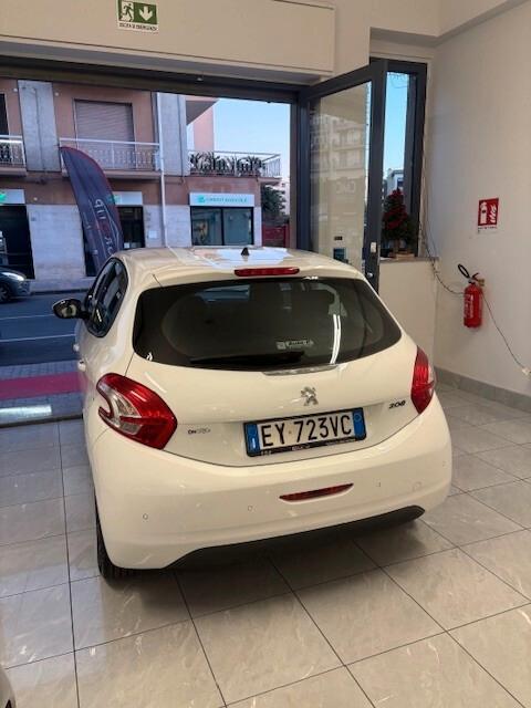 Peugeot 208 1.4 HDi 68 CV 5 porte Allure