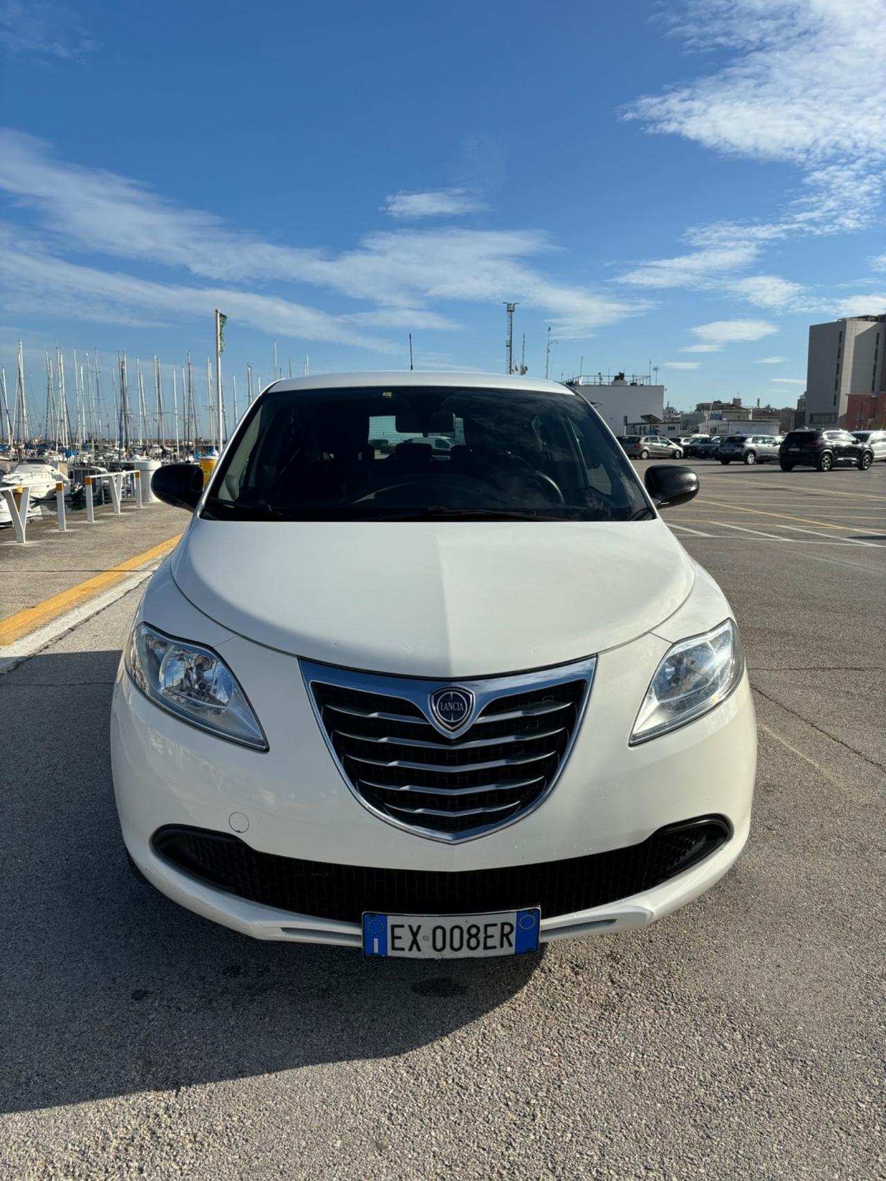 Lancia Ypsilon 1.3 MJT 16V 95 CV 5 porte S&S Silver