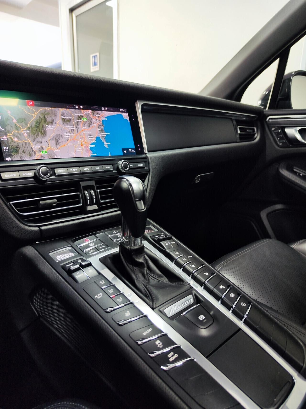 Porsche Macan 2.0 245cv Tetto Led