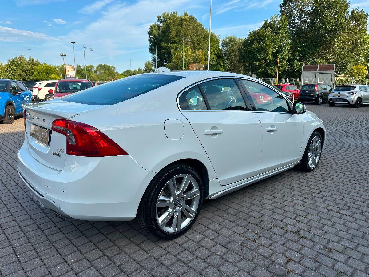 VOLVO - S40 - 2.4 D5 R-design