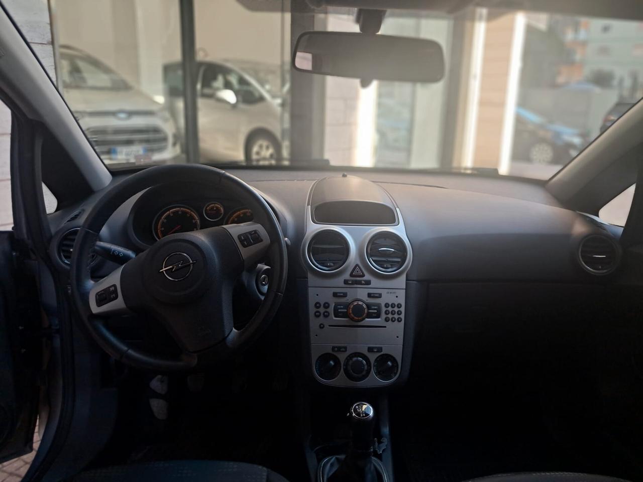 Opel Corsa 1.2 GPL-NEOPATENTATI-(2012)-Euri 4350
