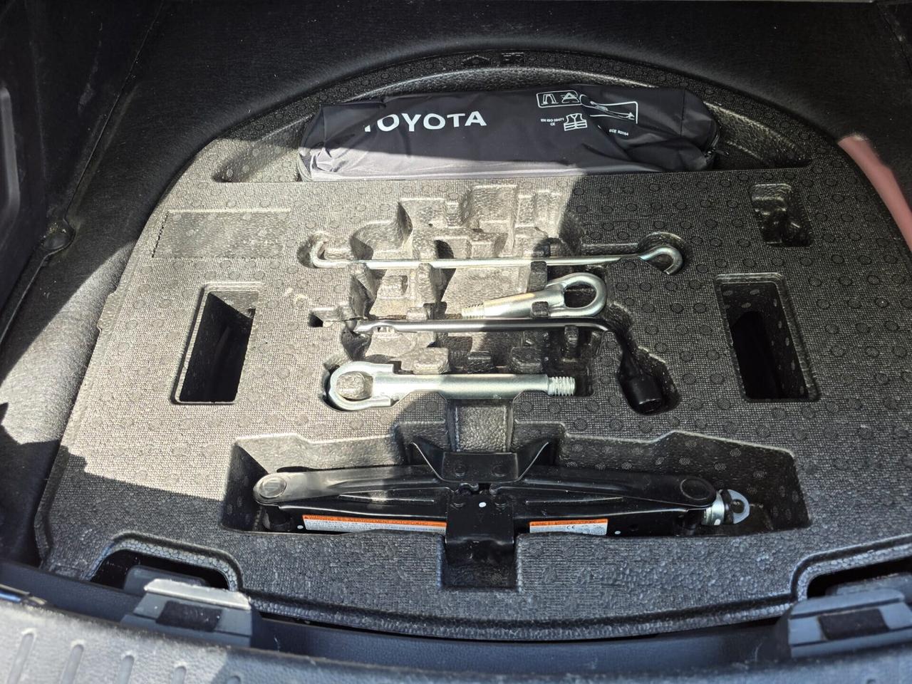 Toyota Corolla TS 1.8 Hybrid Business Tech N1