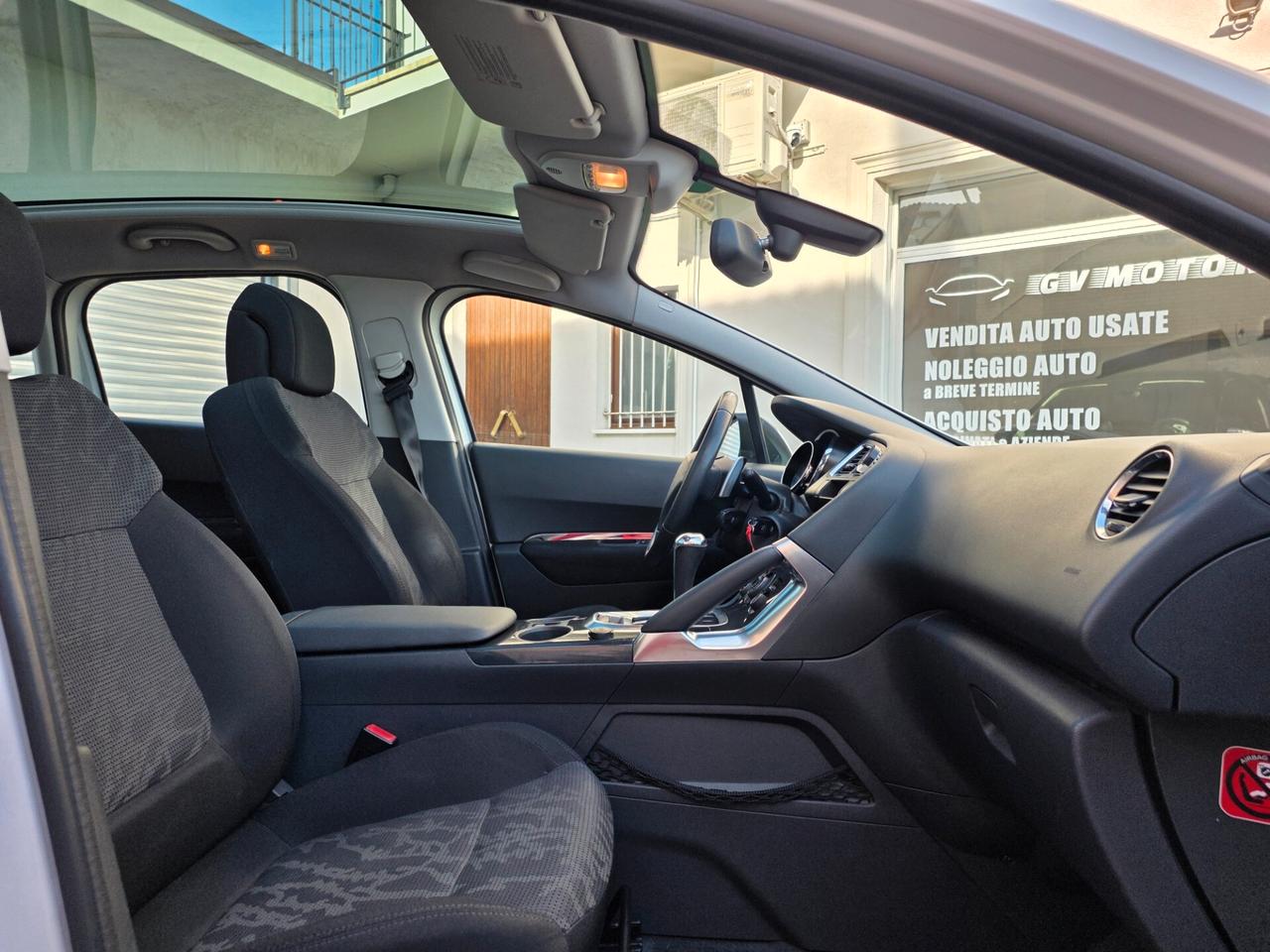 Peugeot 3008 1.6 HDi 112CV cambio robotizzato Business