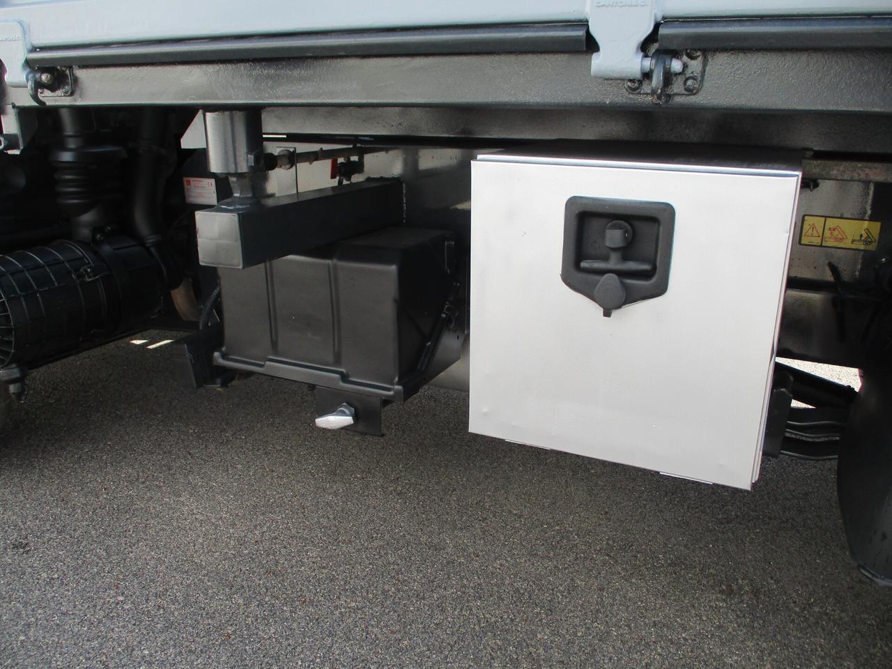 Nissan Cabstar 3000 120CV RIBALTBILE TRILATERALE **PERFETTO**