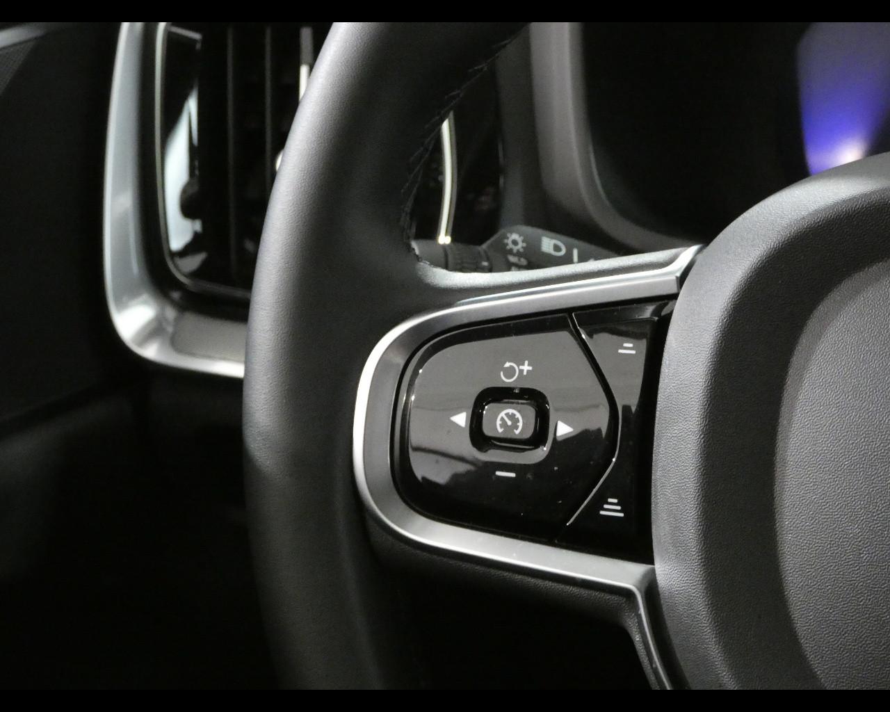 VOLVO V60 CC (2018-2024) - V60 Cross Country B4 (d) AWD automatico Ultimate