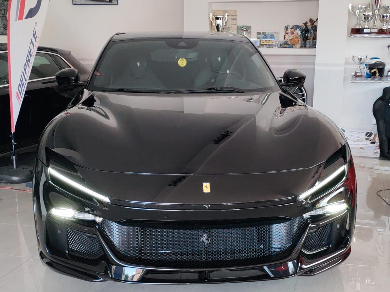 Ferrari Purosangue V12 DCT 4WD*Pano*Black
