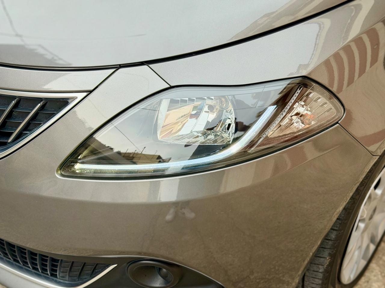 Lancia Ypsilon 1.0 FireFly 5 porte S&S Hybrid Silver