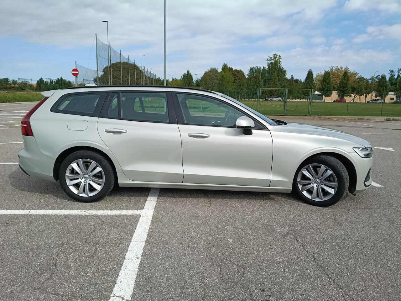 Volvo V60 momentum business pro 2.0 b4 mhev #12002