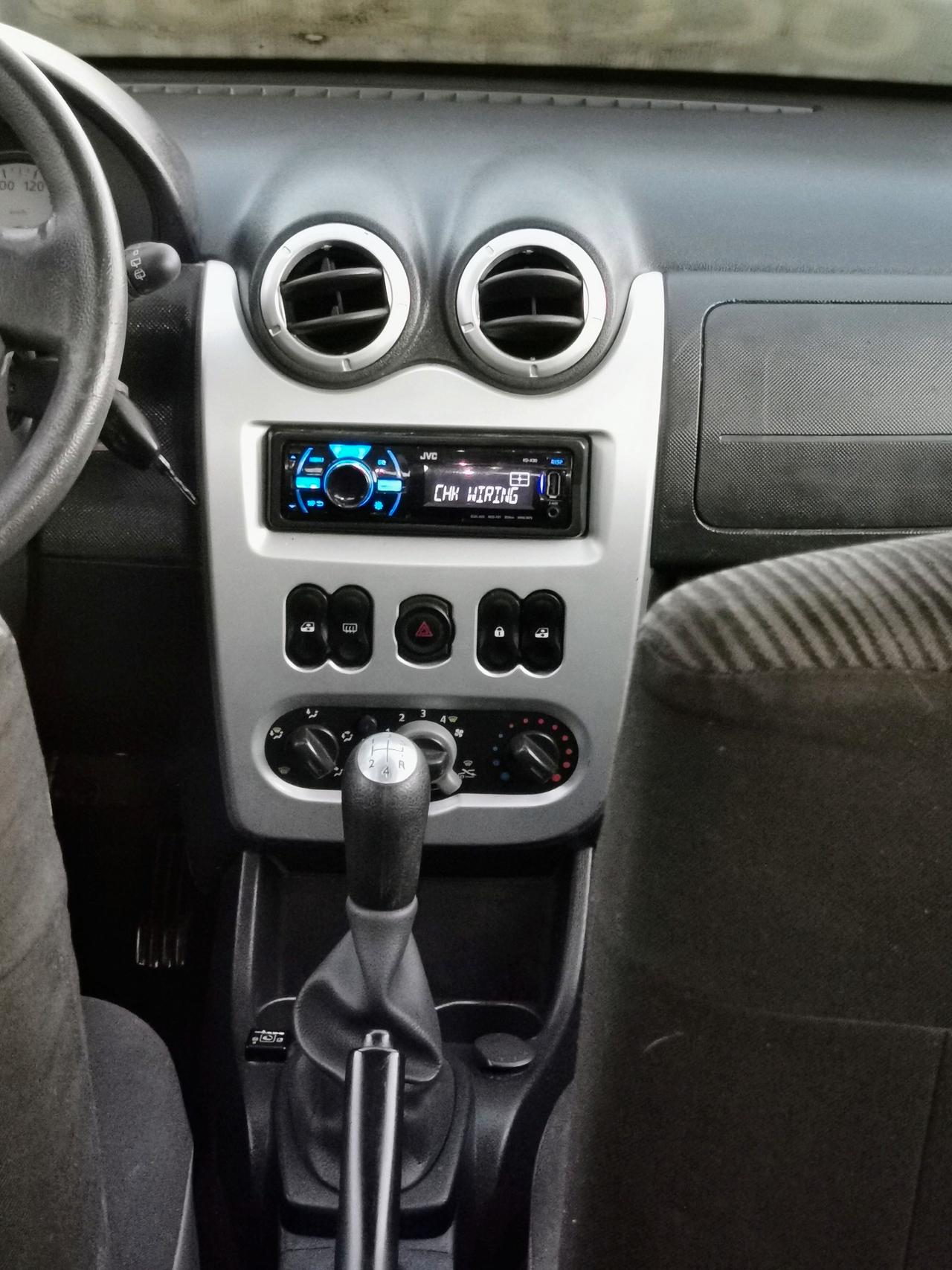 DACIA SANDERO IMP GAS . GARANZIA 24 MESI