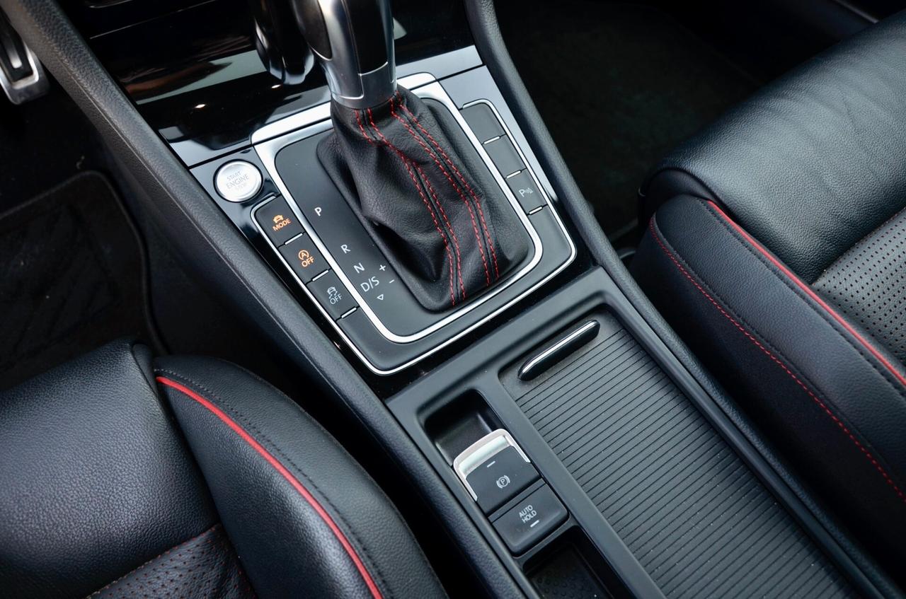 VOLKSWAGEN GOLF 7.5 GTI PERFORMANCE 2.0 TSI 245cv DSG, SERVICE CON FATTURE, TETTO, DCC, FULL PELLE, FARI FULL LED, 19", PERMUTE