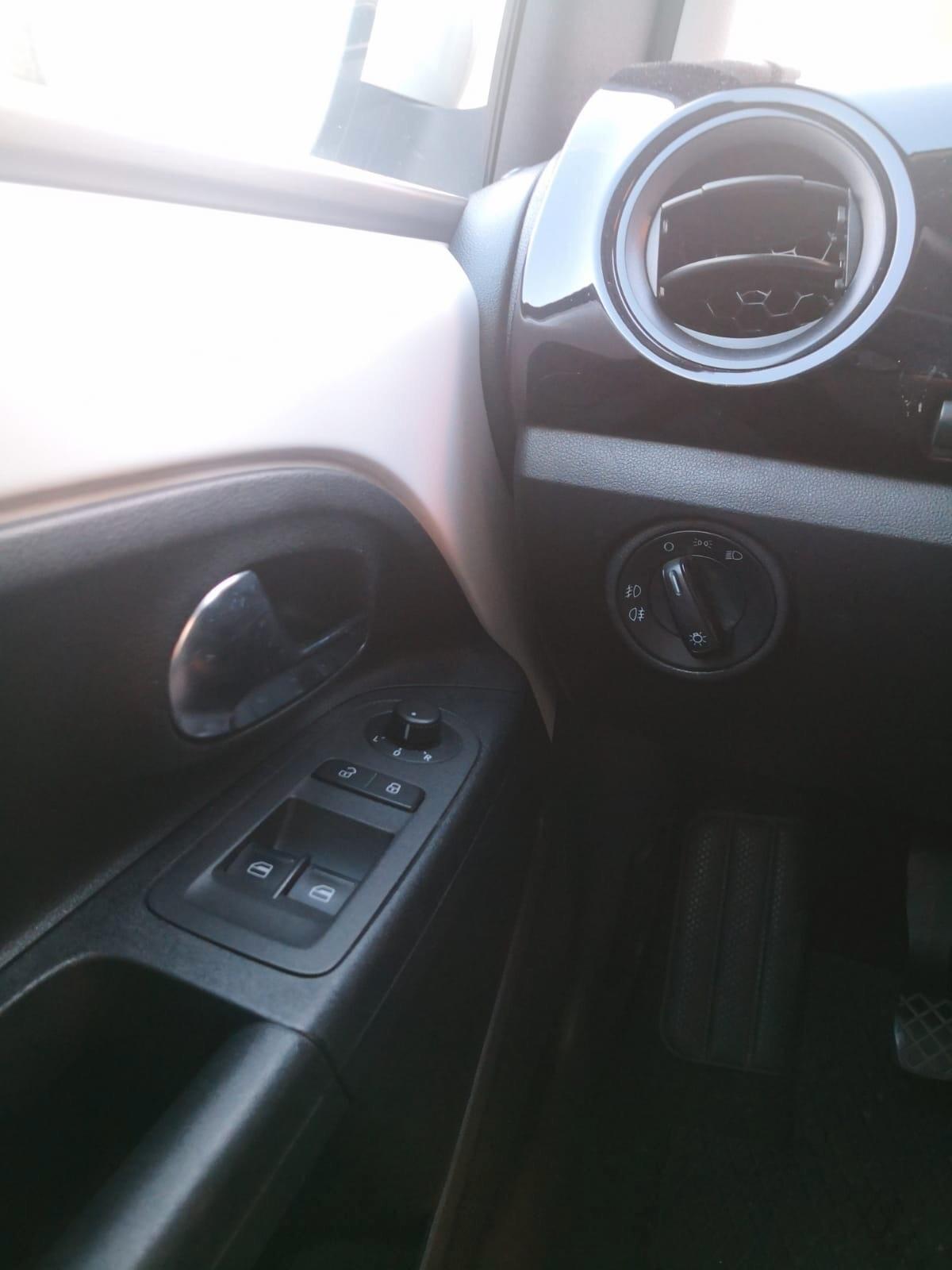 Volkswagen up! 1.0 METANO 5 porte