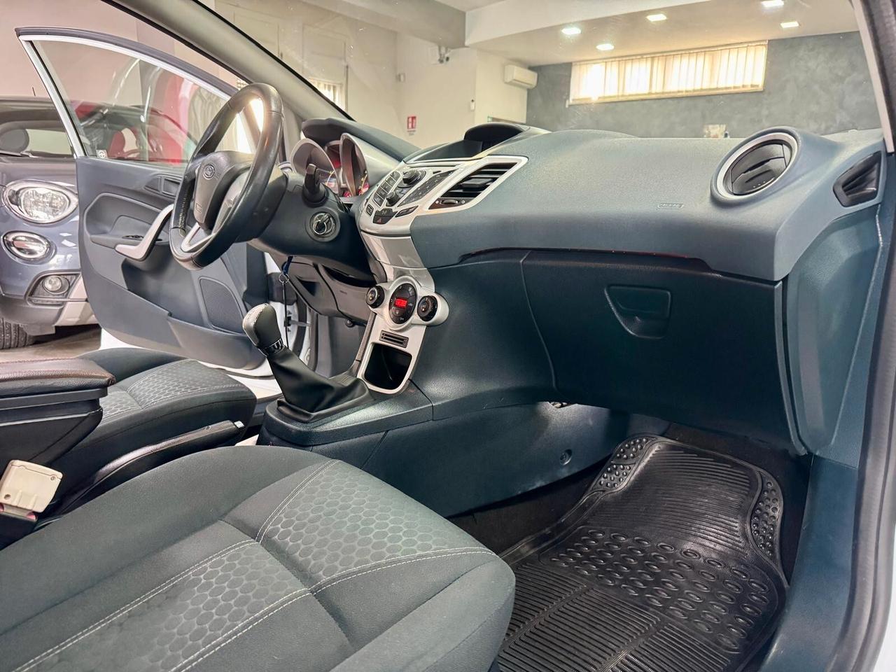 Ford Fiesta 1.4 97cv 5 porte GPL Titanium 2010