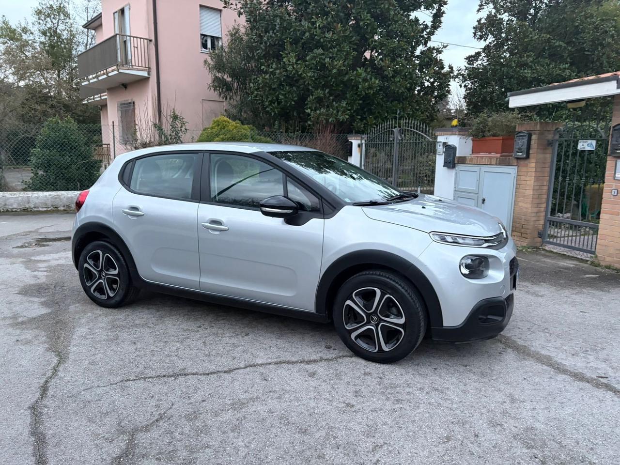 Utilitaria 1.2 benzina neopatentati