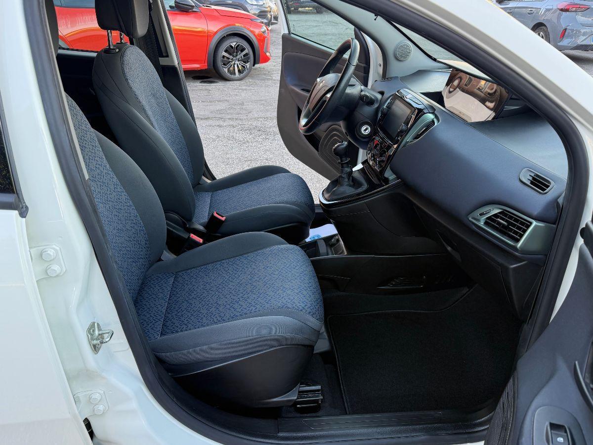 LANCIA - Ypsilon - 1.0 FireFly 5p. S&S Hybrid GOLD