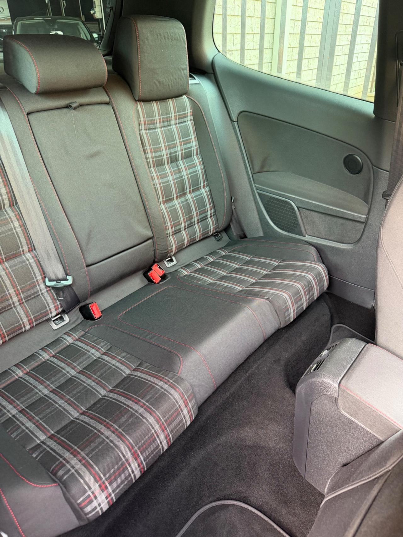 Volkswagen Golf GTI 2.0 TSI DSG 3p.