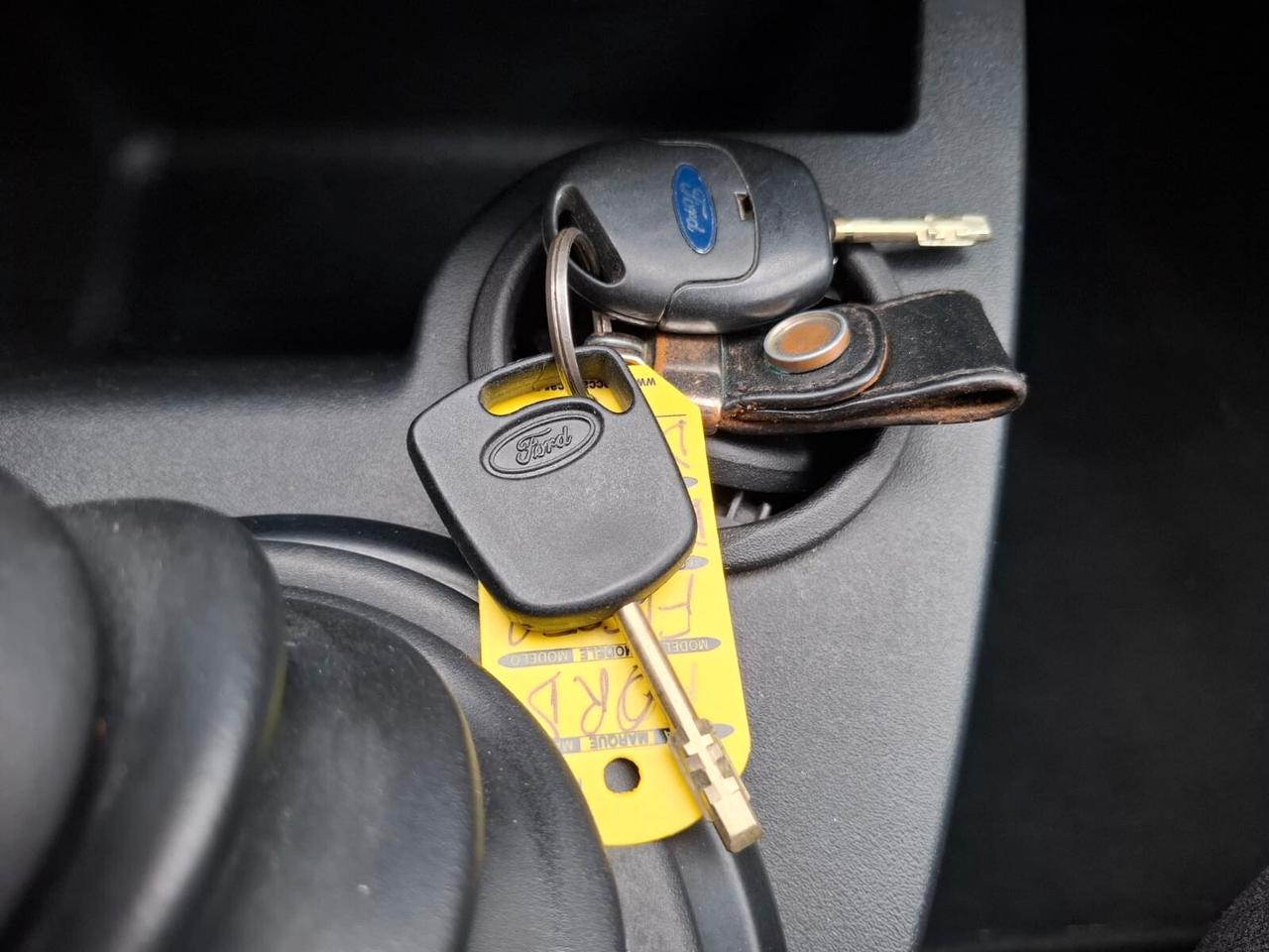 Ford Fiesta 1.2 5 porte SOLAMENTE 85.000 KM