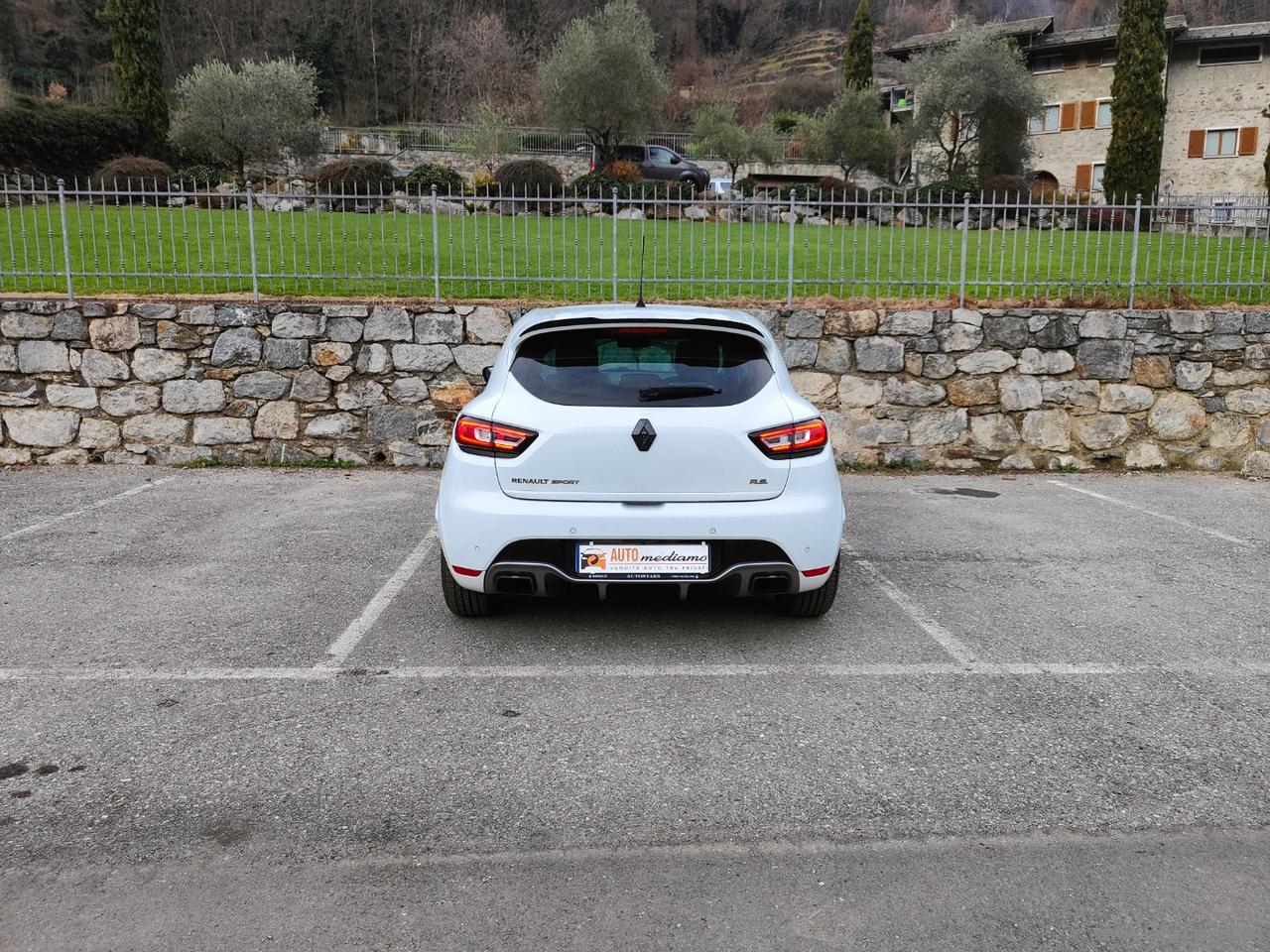 RENAULT Clio TCe 220 EDC R.S. TROPHY Akrapovic + MAXTON
