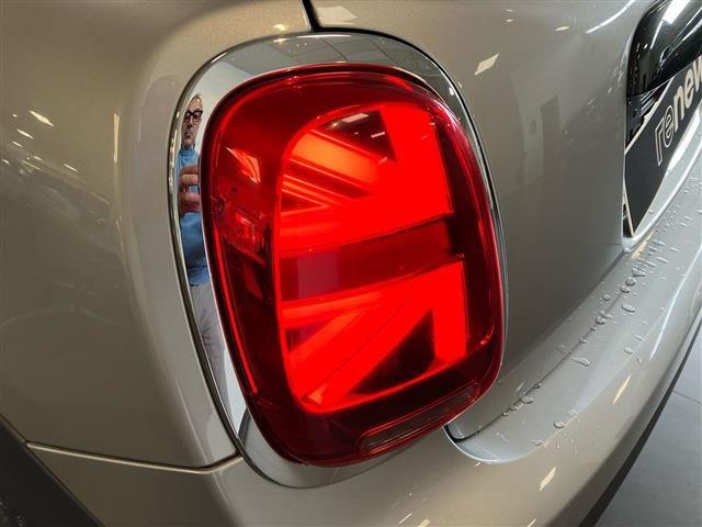 MINI Mini 5 Porte 1.5 Twin Power Turbo Cooper Essential