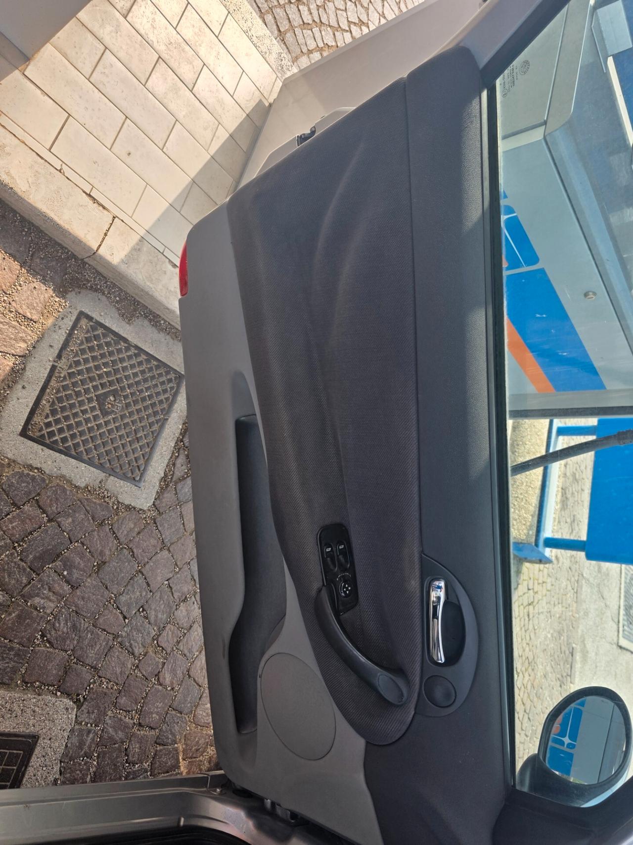 Alfa Romeo 147 1.6i 16V Twin Spark cat 3p. Con 251.000