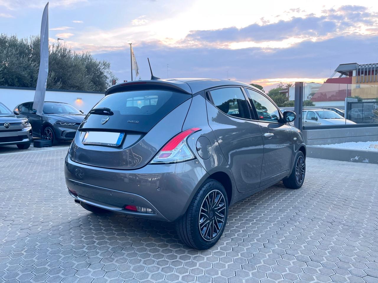 Lancia Ypsilon 1.0 FireFly 5 porte S&S Hybrid Gold
