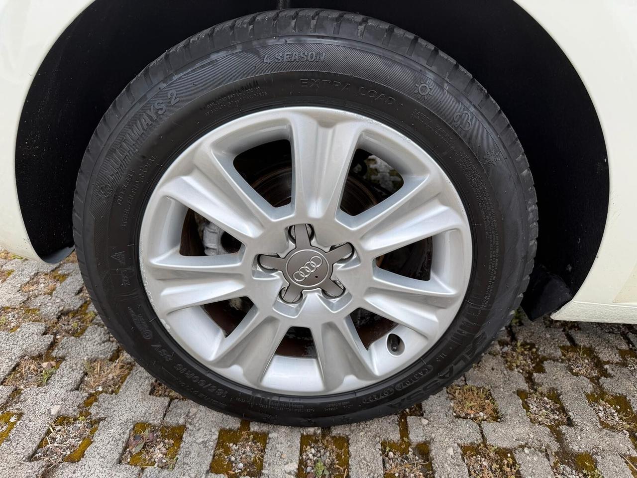 Audi A1 1.6 TDI 90cv Ambition-2011