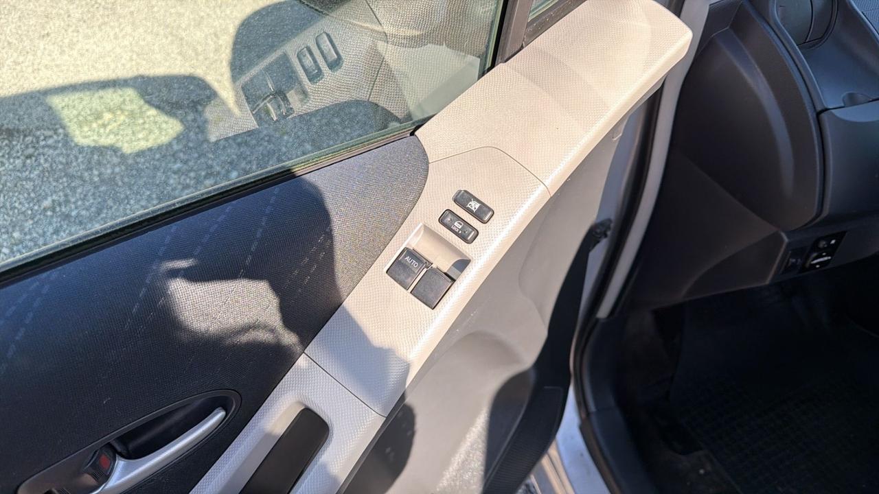 Toyota Yaris 1.3 BENZINA 2008 AUTOMATICA