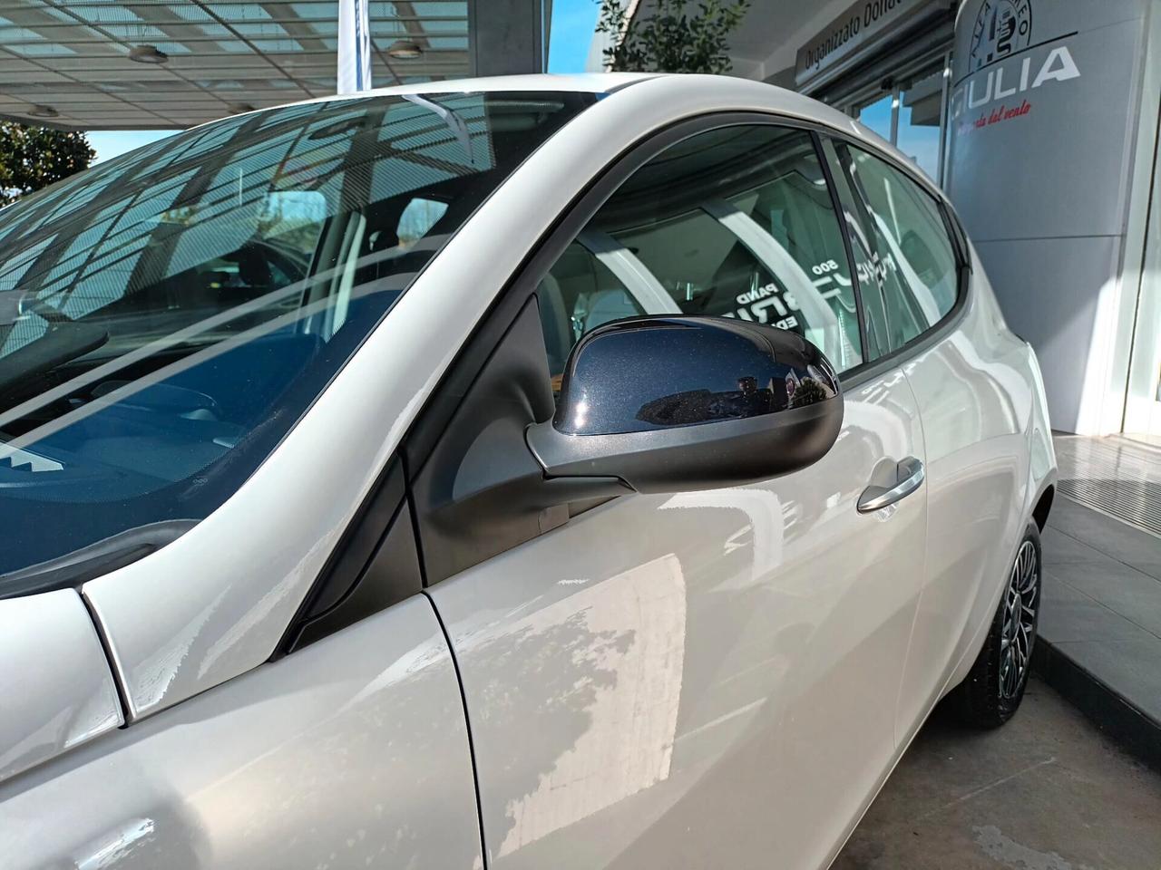 Lancia Ypsilon 1.0 PLATINO Hybrid 70 CV