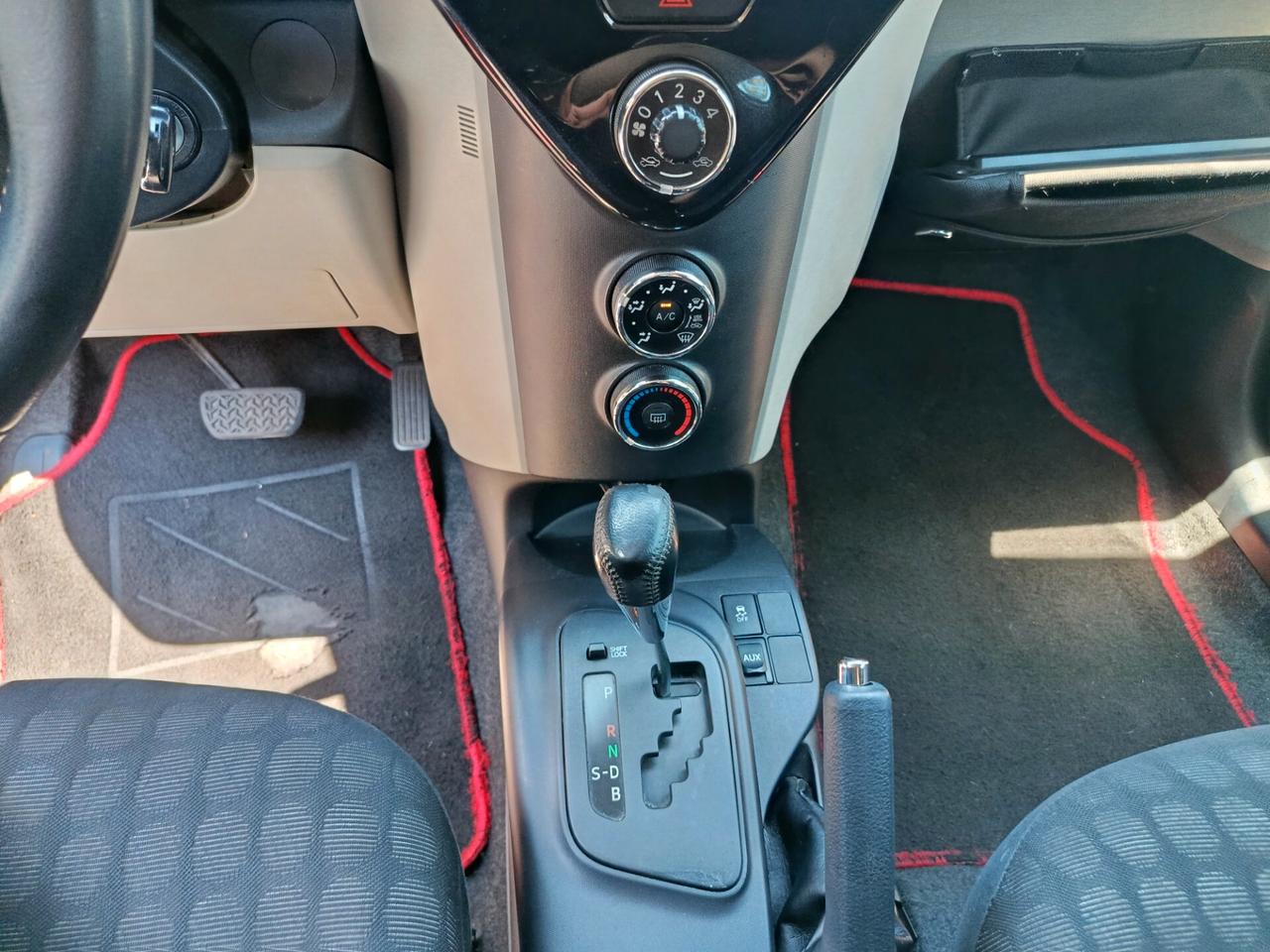 Toyota iQ 1.0 CVT Trend