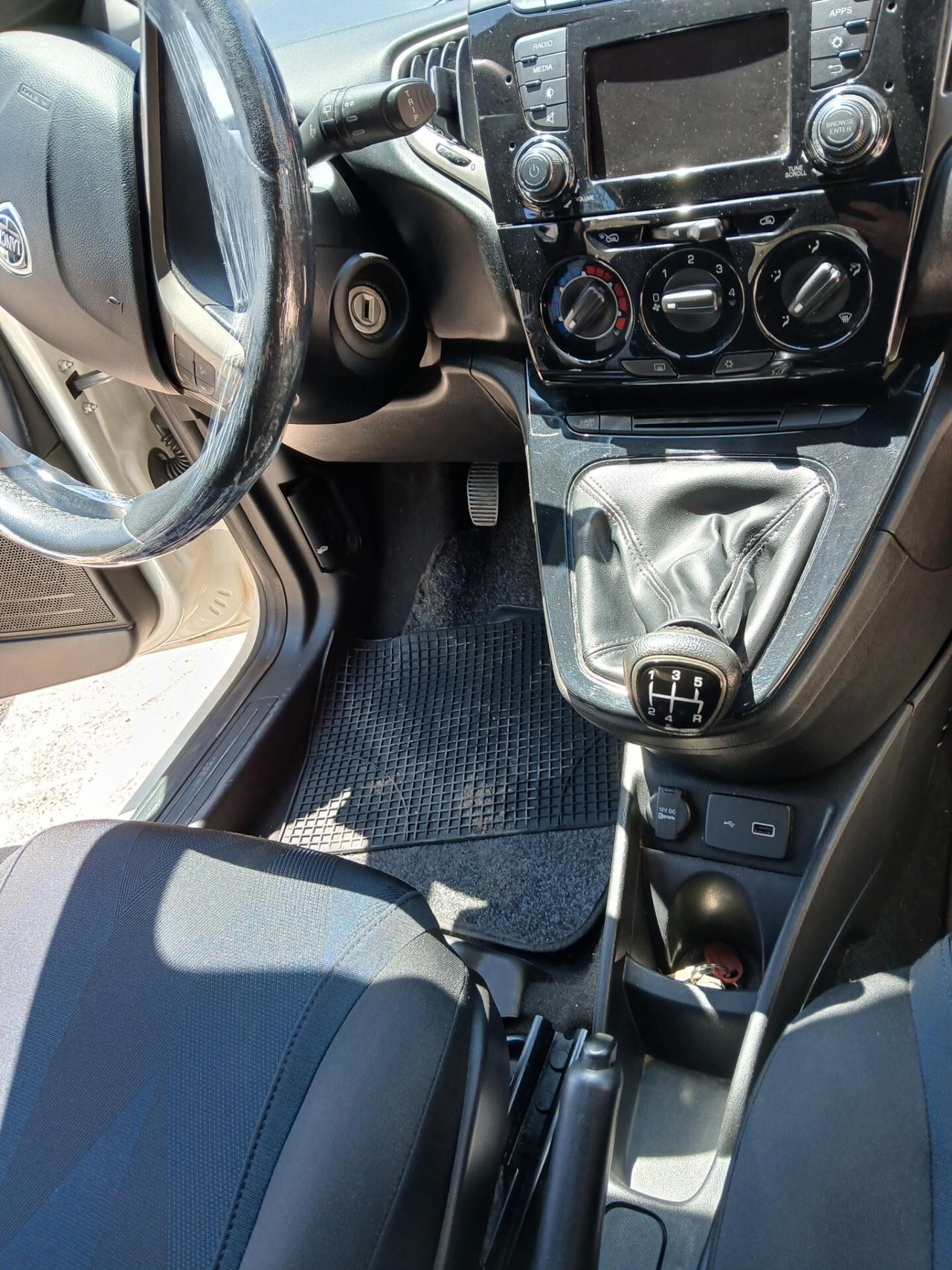 Lancia Ypsilon 1.2 69 CV 5 porte S&S Gold