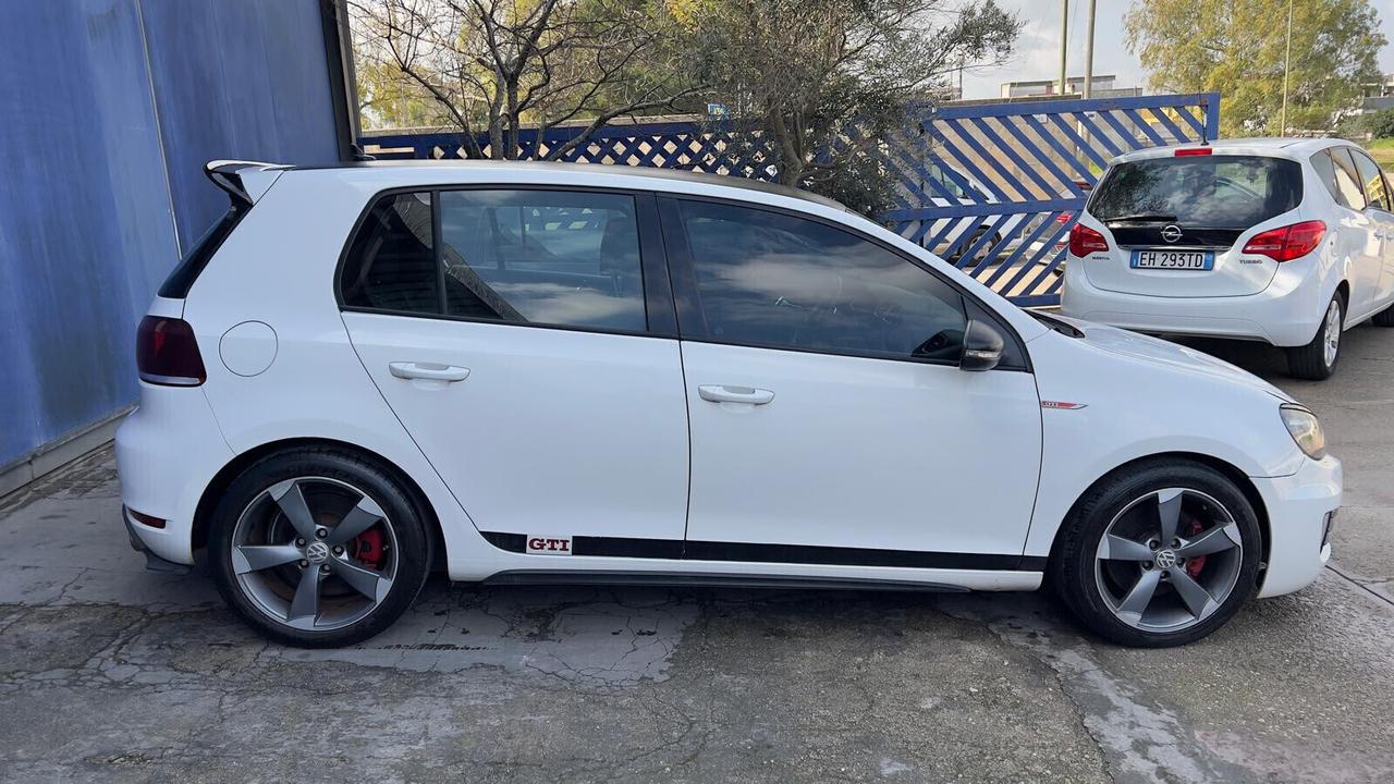 VOLKSWAGEN GOLF GTI 2.0 TSI 5P. 210CV