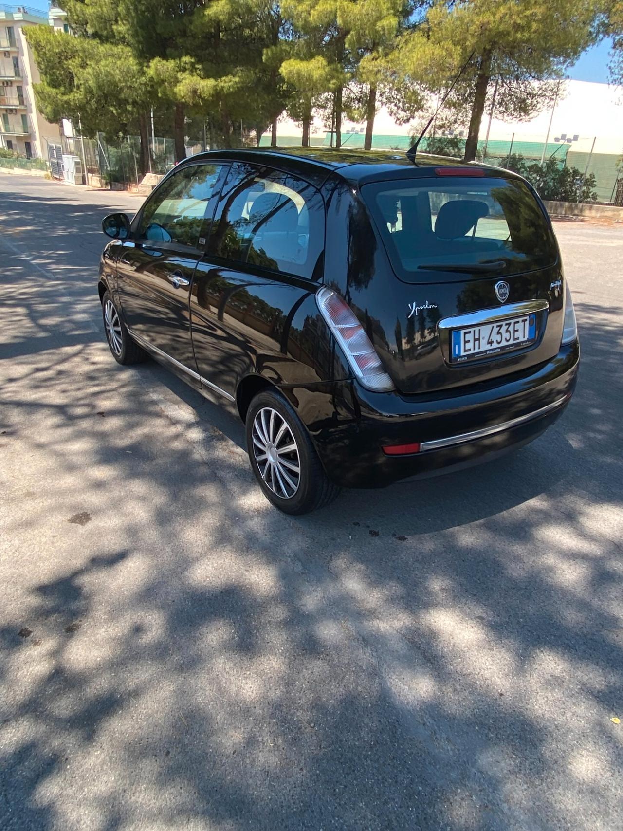 Lancia Ypsilon 1.3 MJT 90 CV Oro