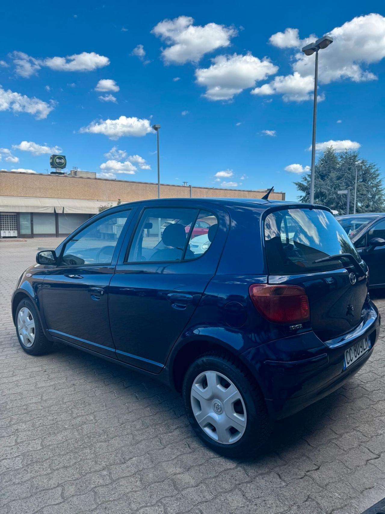 Toyota Yaris 1.0i 16V cat 5 porte Sol