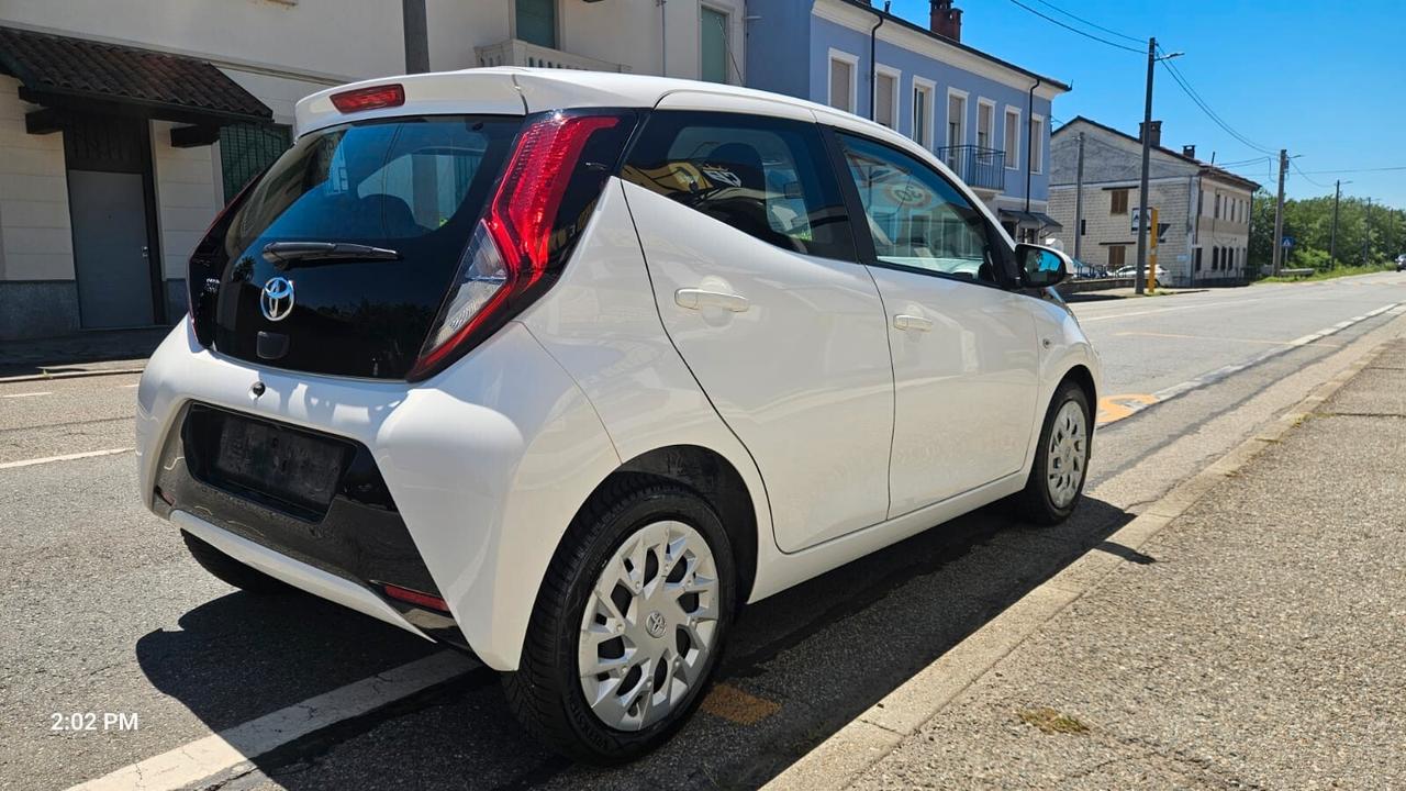 Toyota Aygo Connect 1.0 72 CV 5 porte x-play