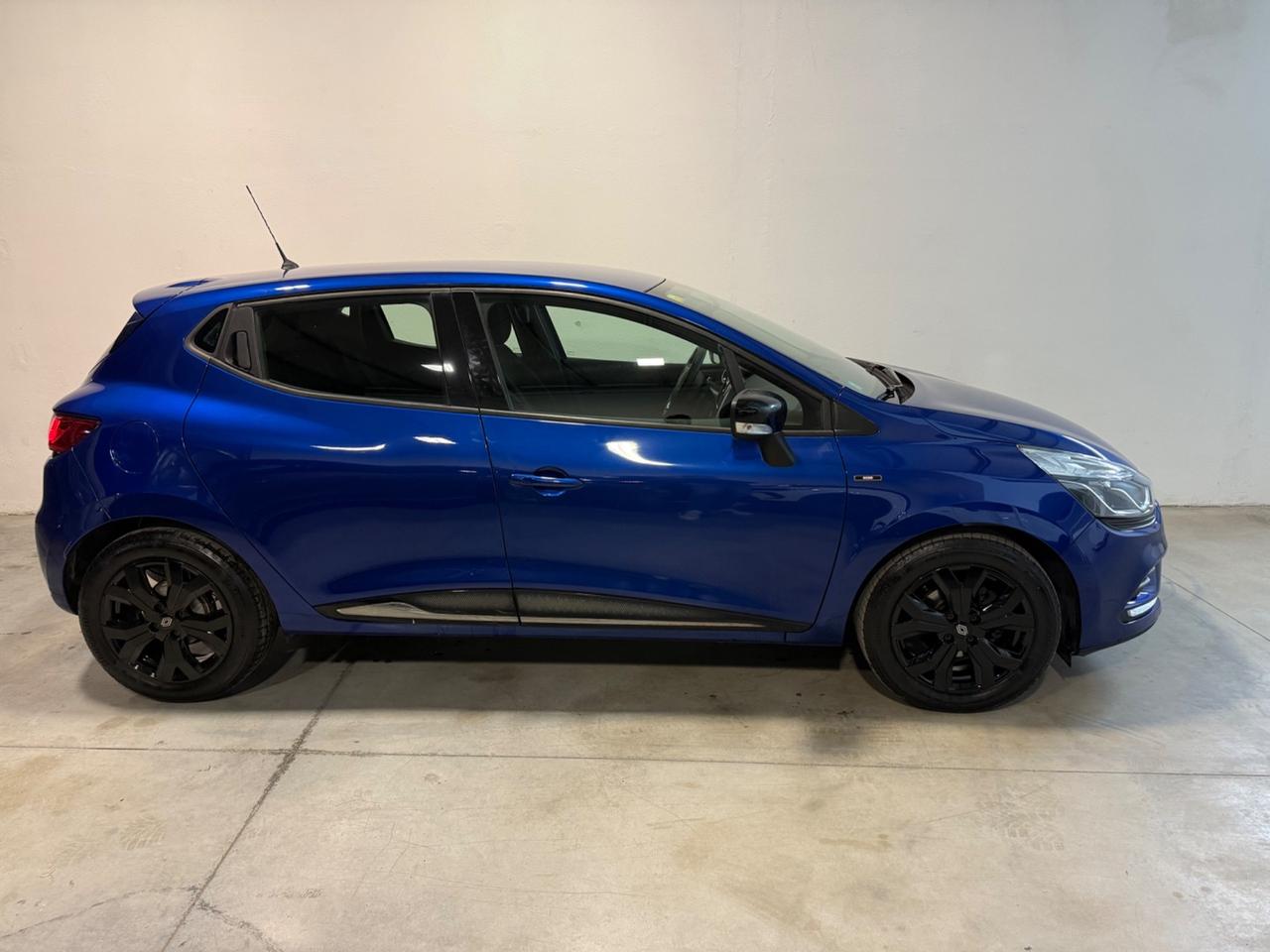 Renault Clio 1.5 dci 75 CV Moschino 5P