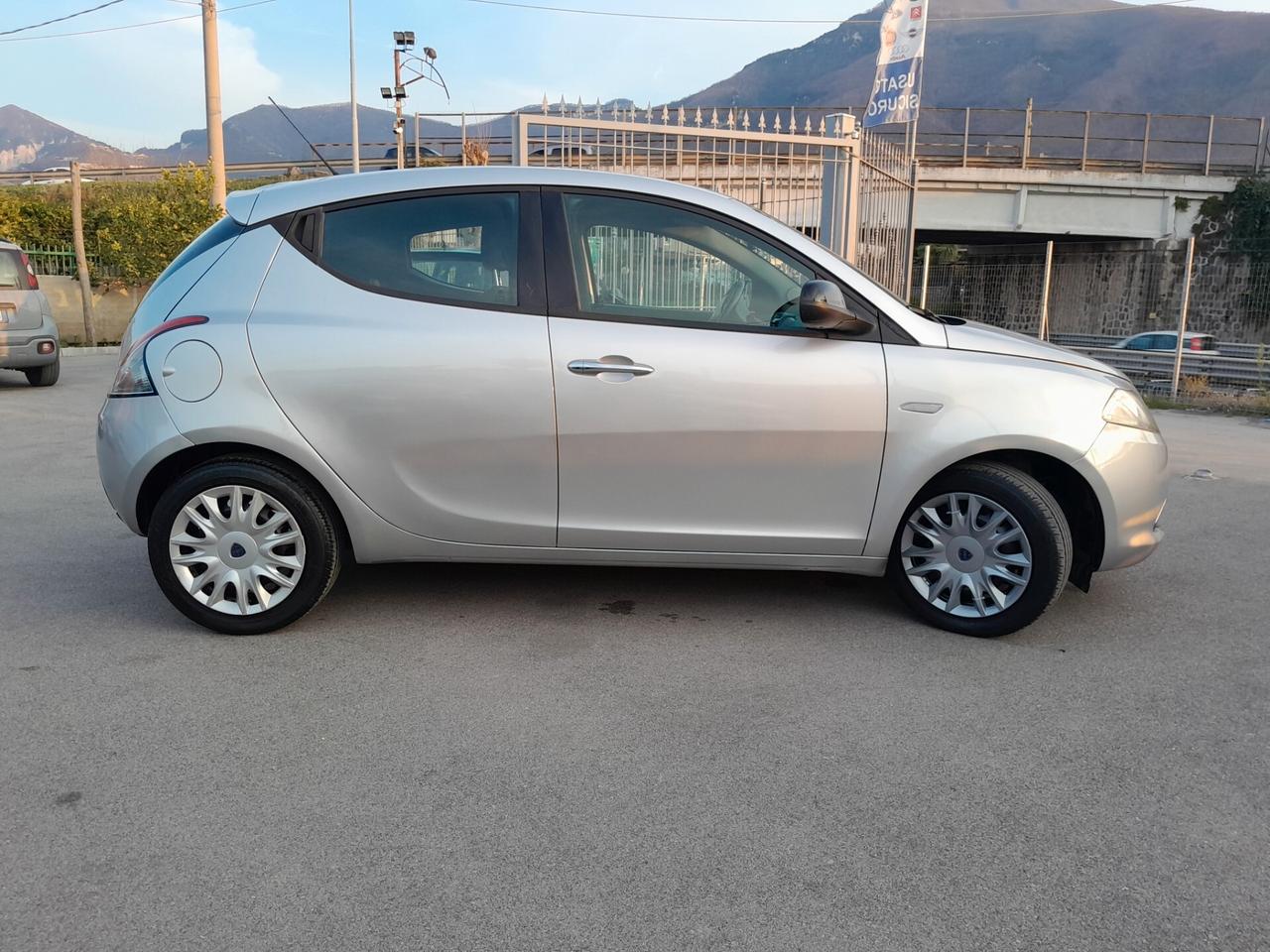 Lancia Ypsilon 1.2 69 CV 5 porte S&S Silver