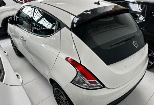 Lancia Ypsilon 1.0 FireFly 5 porte S&S Hybrid Oro Neopatentati
