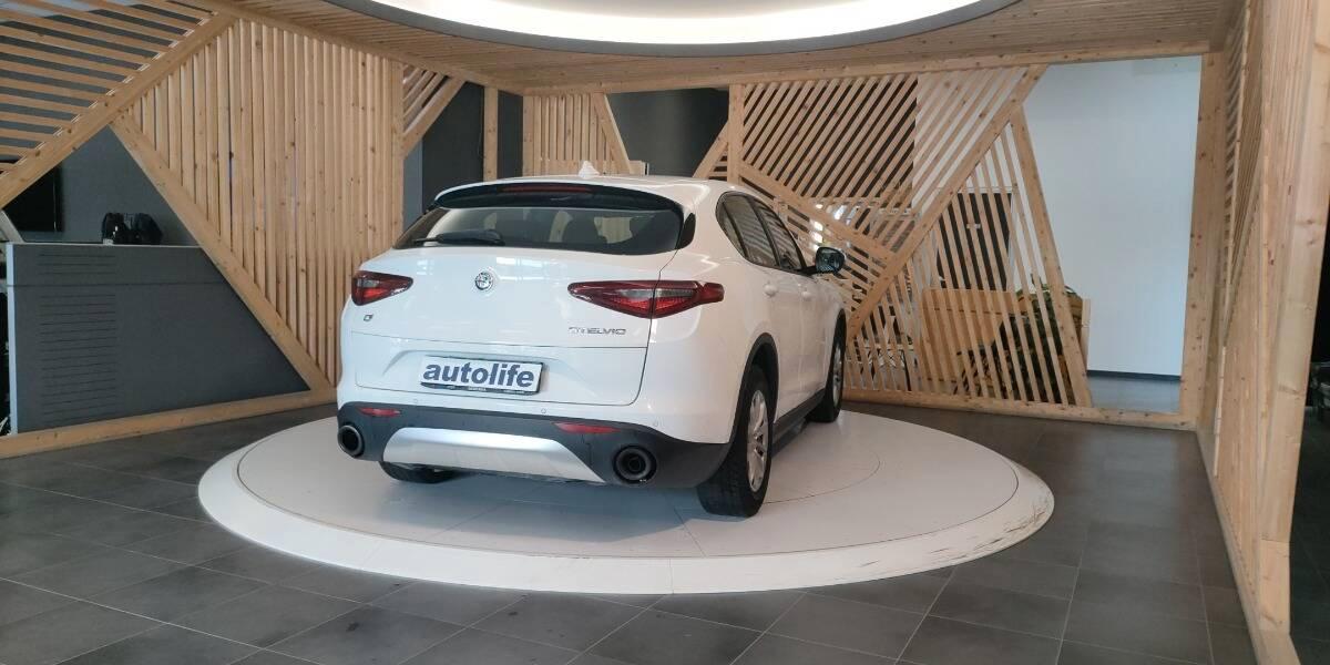 Alfa Romeo Stelvio 2.2 t Business Q4 190cv auto my19