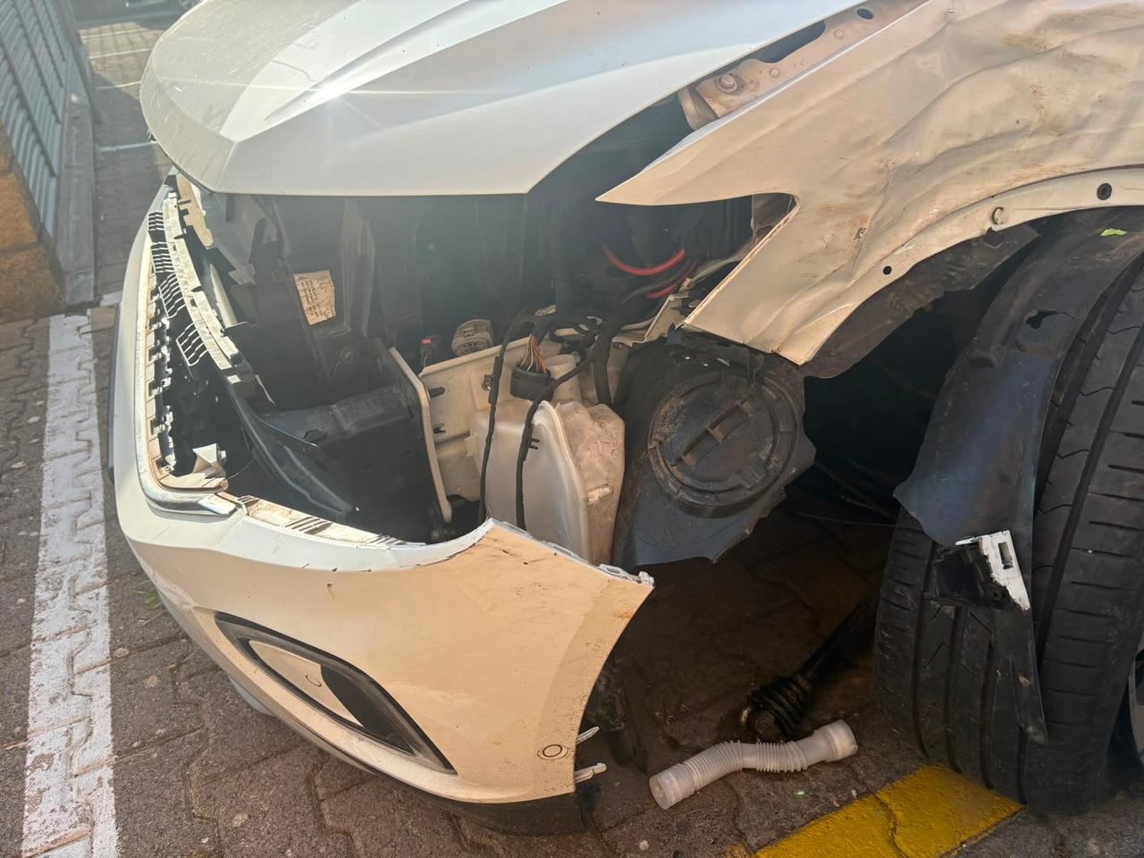 Volkswagen T-Roc 1.0 TSI Life 2024 26.000 KM INCIDENTATA
