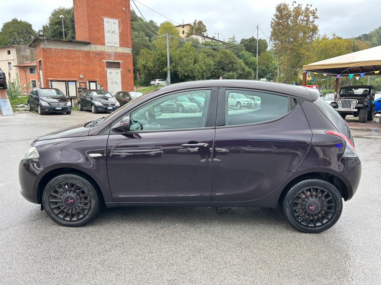 Lancia Ypsilon 1.2 69 CV NEO PATENTATI !